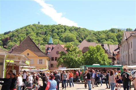 Freiburger Münstermarkt – rund um Freiburgs Wahrzeichen
