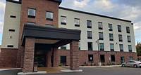 3. Cobblestone Hotel & Suites - Janesville Scenic river view hotel in great location near dining, bars & shops. Clean, spacious rooms, some with kitchen & multiple TVs. On-site restaurant & bar with praised service.