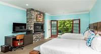 King and Double Queen Rooms in Pigeon Forge | Margaritaville Island Hotel