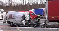 Tödlicher Unfall auf A61: Transporter kracht in Lk