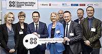 Land und Bund eröffnen Niedersachsens Standort für die Quanten­technologie-Industrie QVLS HighTech-Inkubator stärkt Technologietransfer, um Grundlagenforschung in die Anwendung zu bringen.