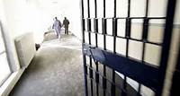 Detenuto aggredisce due agenti nel carcere di Aversa