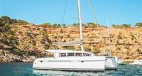 Tour privato in catamarano intorno a Ibiza