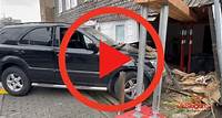 Video: KIA Sorento landet in Hauswand – eine Person verletzt