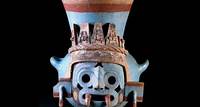 Él es Tláloc, el dios mesoamericano de la lluvia y patrono de las aguas
