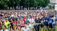 45.000 coureurs défilent aux 20 km de Bruxelles sous un ciel couvert, la reine Mathilde parmi les participants