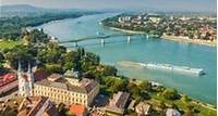 Excursion à Esztergom, Visegrád et Szentendre Partez en excursion depuis Budapest pour 3 des plus belles villes du Danube : Esztergom, Visegrád et Szentendre . La Hongrie n’attend que vous !