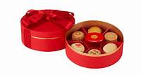 緣禮盒(葷) 緣禮盒以大紅時尚優雅的圓型禮盒包裝，搭配6種口味不同的手工漢餅，各個小巧精緻，口感豐富多變。