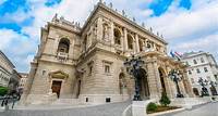 Visite guidée de l'Opéra de Budapest Laissez s'exprimer votre côté musical lors de cette visite guidée de l'Opéra de Budapest. De plus, vous pourrez profiter d'un concert en direct