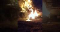 Carreta pega fogo na BR 101 em Linhares