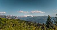 Station de montagne Entre lac Léman et Mont Blanc, à 1 heure de l’aéroport de Genève, Les Gets est au coeur du territoire des Portes du Soleil, l’un des plus grands domaines skiables et VTT d'Europe.