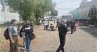 Camión intenta ganarle el paso al tren en Tlalnepantla; hay 9 lesionados