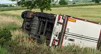 Lastwagen durchbricht Leitplanke 77-jähriger bei Unfall schwer verletzt Hilkenborg