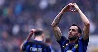 Vor der Meisterparty: Calhanoglus Doppelpack lässt Inter weiter feiern Inter Mailand hat mit 2:0 gegen den FC Turin gewonnen und seine Serie auf 28 Ligaspiele ohne Niederlage ausgebaut. Hakan Calhanoglu traf doppelt. Turin nach Tamezes Notbremse in Unterzahl