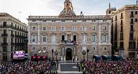 Gran acogida azulgrana en la plaza Sant Jaume en el homenaje a las tricampeonas de Europa El Barça Femenino ha vuelto a la plaza Sant Jaume para ofrecer, esta vez, el primer póquer de títulos de la historia Hace 9 h