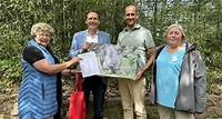 Kindheitserinnerung und Unterstützung für den Besuchermagneten der Stadt: Dr. Alexander Vogt übernimmt Patenschaft für Nacktnasenwombat