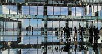 SUMMIT One Vanderbilt Découvrez le dernier observatoire de New York. Préparez vous à avoir le souffle coupé devant l'architecture futuriste et la vue imprenable de New York !