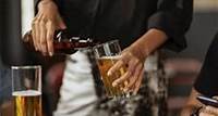 Một doanh nghiệp bia trên sàn chứng khoán có giá cao ngất ngưởng tiết lộ từng sa thải 200 người cả giám đốc vì "thái độ phục vụ"