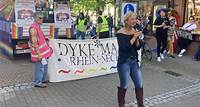Heidelberg 18:09 Uhr Open Dyke March in der Altstadt (plus Fotogalerie) Rund 300 Teilnehmerinnen und Teilnehmer wollten lesbisches Leben sichtbar machen.