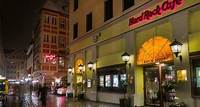 Hard Rock Cafe Munich sans file d'attente Déjeunez ou dînez au Hard Rock Cafe Munich , un restaurant populaire de la capitale bavaroise, où vous pourrez profiter d'une atmosphère américaine