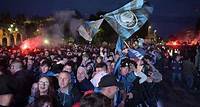 Bilder anzeigen: Fußball, Europa League Finale, Atalanta Bergamo Fans feiern auf dem Piazza Principale