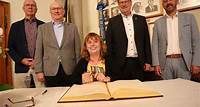 Viel Lob zum Abschied für die Bürgermeisterin Dr. Stephanie Hentschel ist am Dienstag mit einem Festakt als Bürgermeisterin von Freudenstadt aus dem…