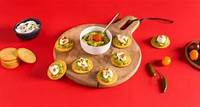 Canapés de crackers Ritz® au guacamole, tomates et fromage frais