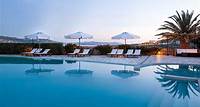 Paros Agnanti Resort & Spa Contemplation : voici le sens du mot grec , qui invite à savourer les superbes vues panoramiques offertes par l'hôtel Paros Agnanti. Cet établissement de charme est situé à 2,5 km de Parikia et à seulement quelques mètres de la plage de Krios.