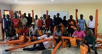 Embaixada francesa em Luanda faz doação de equipamentos de segurança marítima a pescadores da APASIL
