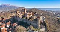 antico castello medievale vicino torino Questo fantastico castello medievale, uno dei più importanti monumenti storici italiani, domina dalla sua posizione su straordinari panorami.