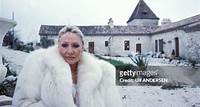 Pierrette Le Pen devant sa maison en février 1988, France.