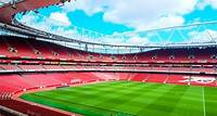 Visite de l'Emirates Stadium Si vous êtes un fan de football, vous ne pouvez pas partir de Londres sans visiter l'Emirates Stadium . C'est tout le FC Arsenal qui vibre là !