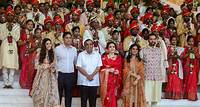 Indiens reichste Familie schmeißt Hochzeit für 50 Paare