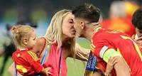 Il bacio di Alvaro Morata ad Alice Campello dopo la vittoria dell'Europeo: «La mia ragione d'essere»