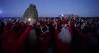 Thousands flock to Stonehenge to celebrate summer solstice