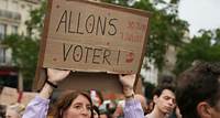 Elezioni Francia, generazioni spaccate: i giovanissimi a sinistra, gli over 35 con Le Pen