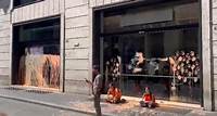 Nuovo blitz di Ultima Generazione: vernice arancione contro negozi nel centro di Roma