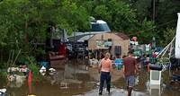 Les images désolantes du Texas inondé, défiguré et privé d'électricité par l'ouragan Béryl