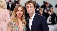 Robert Pattinson, un ex-vampire fan du jeu du loup-garou : l’improbable histoire de sa rencontre avec Suki Waterhouse, "c'était intense"