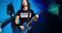 A banda brasileira que "mudou o jogo para sempre", segundo Dave Grohl do Foo Fighters