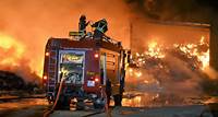 Nachterstedt: Aluminiumhalle in Flammen