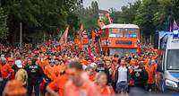 Oranje in Berlin! Niederlande-Fans gehen auch vor EM-Viertelfinale ab