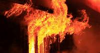 Er hinderte Feuerwehr an der Rettung: Vater (28) lässt seine drei Kinder in Haus verbrennen