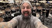 Mike Portnoy prova que consegue tocar música que faz o Dream Theater parecer o Weezer