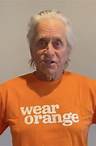 Auch Michael Douglas liegt das Thema am Herzen und macht in einem Instagramvideo auf den "National Gun Violence Awareness Day" aufmerksam.