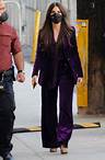 Style-Zoom: Sandra Bullock im samt Zweiteiler