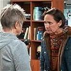 Laurie Metcalf and Estelle Parsons in Roseanne (1988)