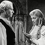 Laurence Olivier and Jean Simmons in Hamlet (1948)