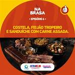 Na Brasa – Costela, feijão tropeiro e sanduíche com carne assada