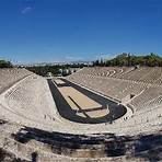 9. Panathenaic Stadium Für viele ist Griechenland gleichbedeutend mit den Olympischen Spielen. Deshalb darf bei einem Athen-Besuch ein Ausflug zum Panathinaiko-Stadion nicht fehlen. Das moderne Olympiastadion wurde auf den Fundamenten seines antiken Vorgängers errichtet. Zahlreiche Touren bieten Einblicke in die Geschichte und können auch mit einer richtigen Trainingsstunde kombiniert werden.